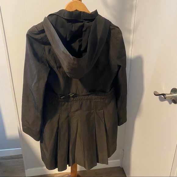 Guess Hooded Rainjacket - Picture 2 of 6